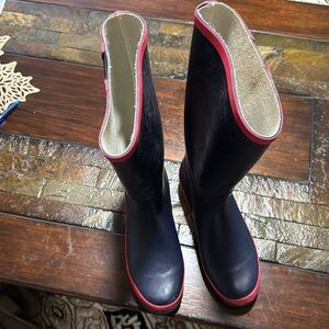 Size 8 waterproof boots knee high.
